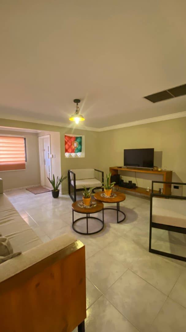 Sala del amplio apartamento en el Edificio Karla Patricia, Urb. Lago Mar Beach, Maracaibo, Zulia